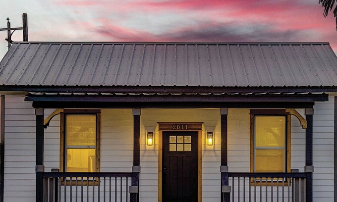 Galveston House | Coastal Retreat w/Heated Pool & Spa Pleasure Pier