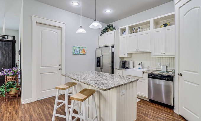 Sailhouse House | Coastal snowbird-friendly house with pool, central AC & steps from the bay