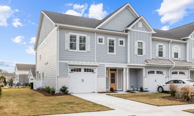 Morehead City House | Coastal townhome with outdoor living, central AC, washer/dryer, & pool access