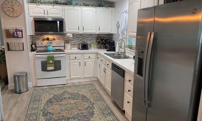 Naples Condo | Coastal vibes, privacy and laid back location in beautiful East Naples
