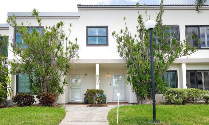 Isla del Sol House | Coastal Waterfront Retreat, Minutes to Beach