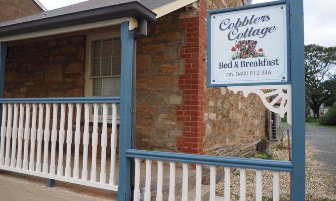 Willunga Bed & Breakfast | Cobblers Cottage B&B