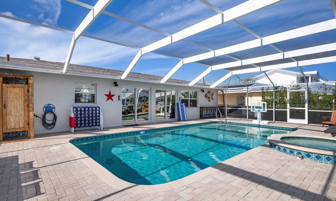 Whitney Beach House | ⚓ Coco Loco! Canal Front, Pool, Dock & More!⚓