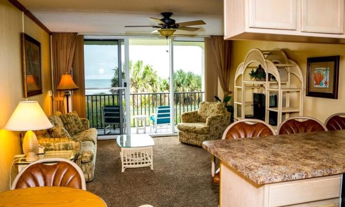 Cocoa Beach Apartment | Cocoa Beach "Ocean Landing Resort“ Ocean Front Apartment