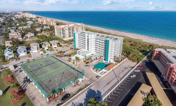 Port Canaveral Condo | Cocoa Beach Oceanfront Condo With Balcony & Kitchen Near Pier