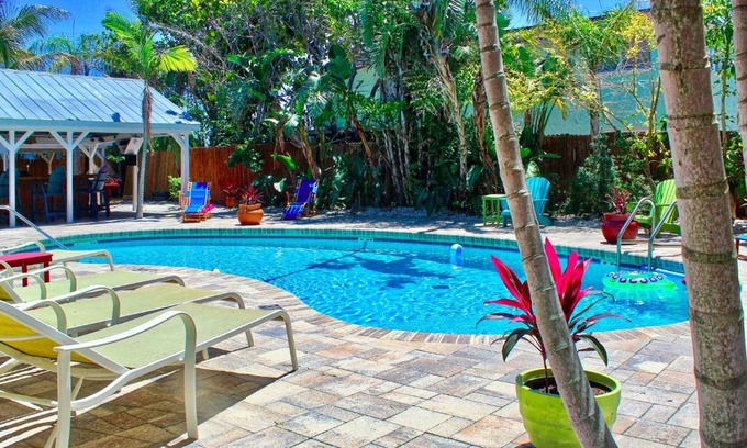 Bay Esplanade Apartment | Coconut Grove Beach Resort Suites 5 & 6