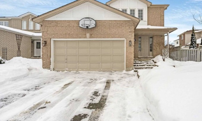 Barrie House | Cody and warm house for family gathering and friends,12 mins away from beaches a