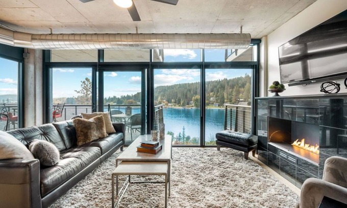 Coeur d'Alene Condo | Coeur d’Alene Luxury Waterfront Condo - Close to Everything