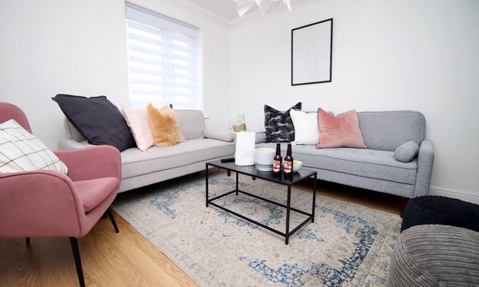 Newport House | Cohost Partners Spacious 5-Bed Home in Newport