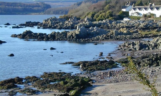 Rockcliffe Cottage | Colbeine - a house that sleeps 6 guests in 3 bedrooms