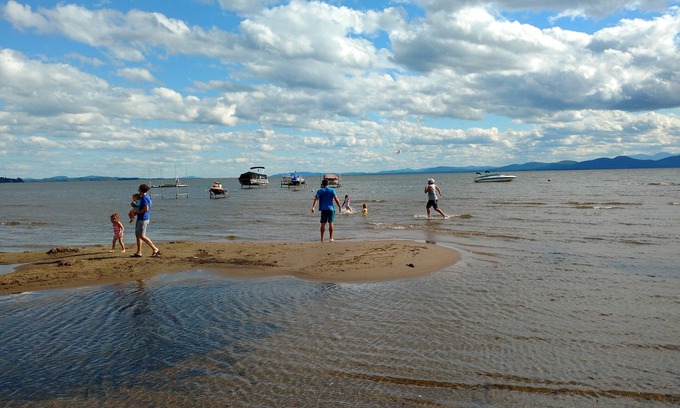 Malletts Bay House | Colchester Vermont 3 BR Lake Champlain cottage, shallow sandy beach. Sleeps 6
