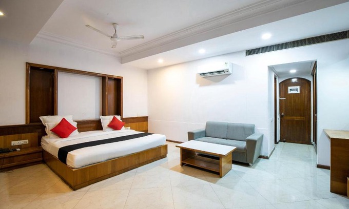 Gandhinagar Hotel | Collection O 49275 Hotel Suman City