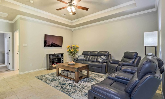 College Station House | College Station Townhome: 5 Mi to Campus!