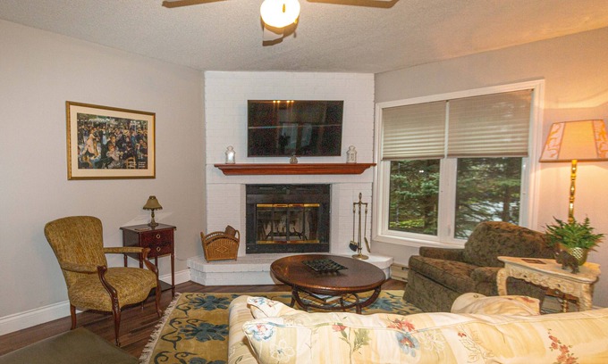 Collingwood House | Collingwood Seasonal Rental - Beside Georgian Bay