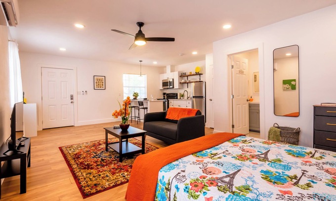 West San Antonio Apartment | Collins Garden First Floor Studio, Pet Friendly