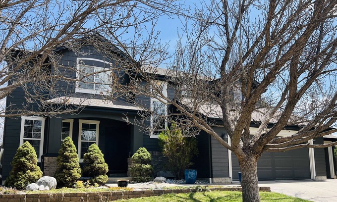 Erie House | Colorado Family FUN!! *POOL*HOT TUB*PARK