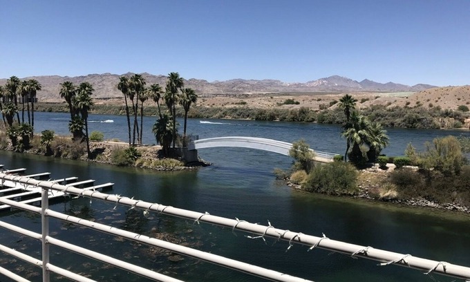 Bullhead City Condo | Colorado River water front oasis