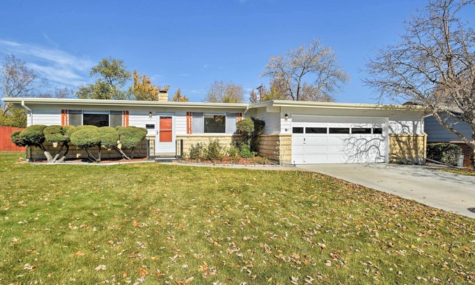 Colorado Springs House | Colorado Springs Home: Large Yard w/Mountain View