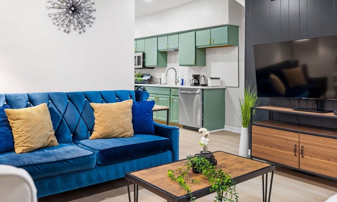 Pittsburgh House | Colorful 5BR 3BA in Oakland, near Pitt & CMU