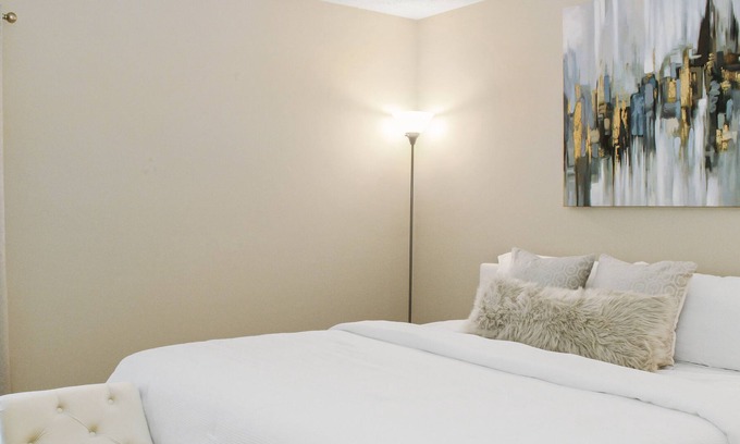Skyland House | Colorful & Cozy near Biltmore & Downtown ~ Parking