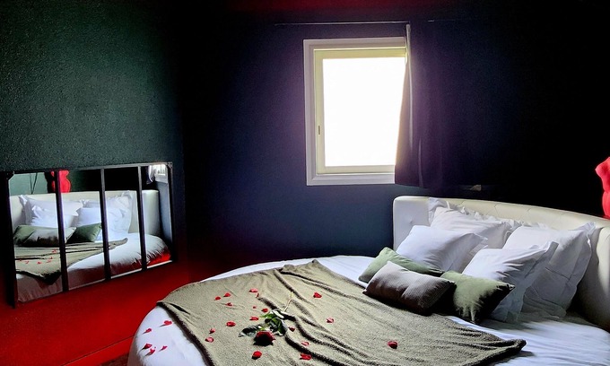 Rouffiac-Tolosan Apartment | Colorroom31/Love Room/Nuit Insolite/Spa/Tantra/Love
