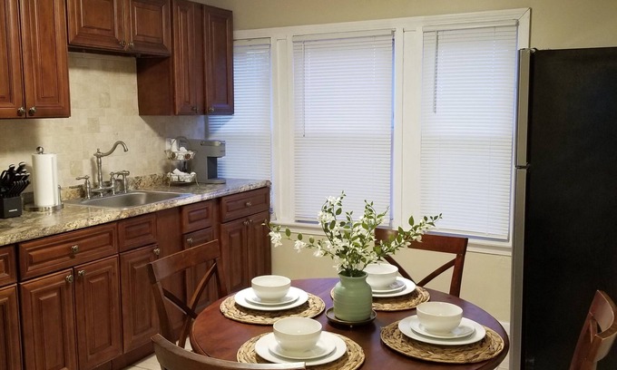 The Hill Apartment | COLUMBUS AVE APARTMENT- 5 MIN WALK TO YALE NEW HAVEN HOSPITAL