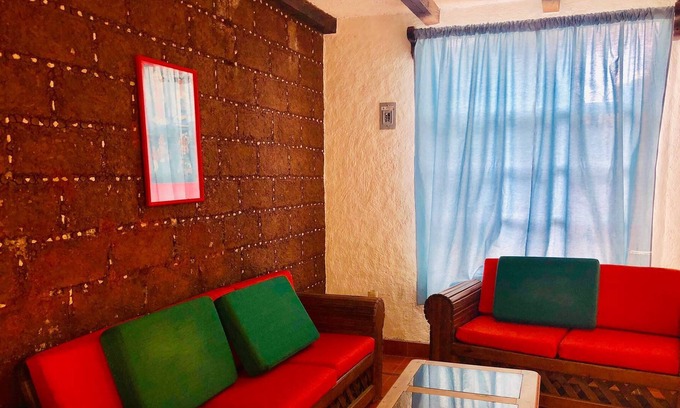 Ojo de Agua House | Comfy 4 Bedroom Town House Garden & Market Area