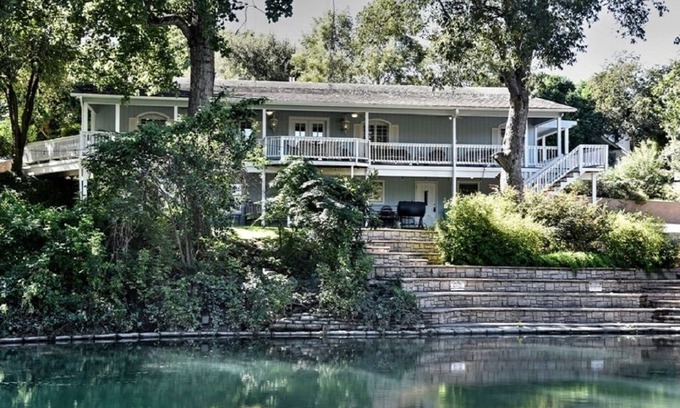 New Braunfels House | Comal River access - Luxury 4BR Home – Perfect for Groups & Family Gatherings!