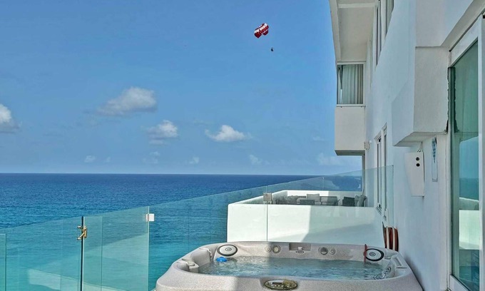 Zona Hotelera Condo | Combo #313-Tim’s Ocean Condos – Beachfront – Private Hot Tub & Beautiful Views!