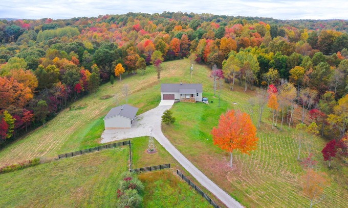 McArthur House | Come Enjoy The Gorgeous Views From McArthur Hilltop Hideaway