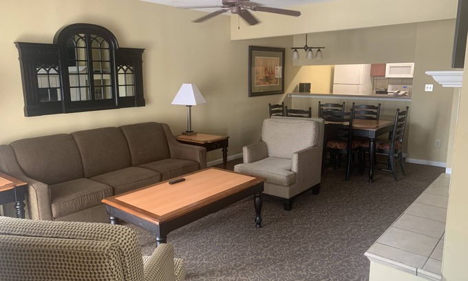 Berkeley House | Come for a break, stay for the fun in Williamsburg!