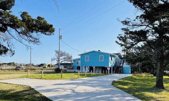 Hatteras Cottage | Come stay at Wild N Wonderful and Enjoy the Indoor Pool!