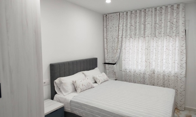 Collblanc y La Torrassa Apartment | Comfortable Room