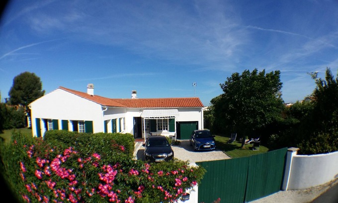 Saint-Clement-des-Baleines House | Comfortable villa, space, nature, fenced garden, 100m beach and village