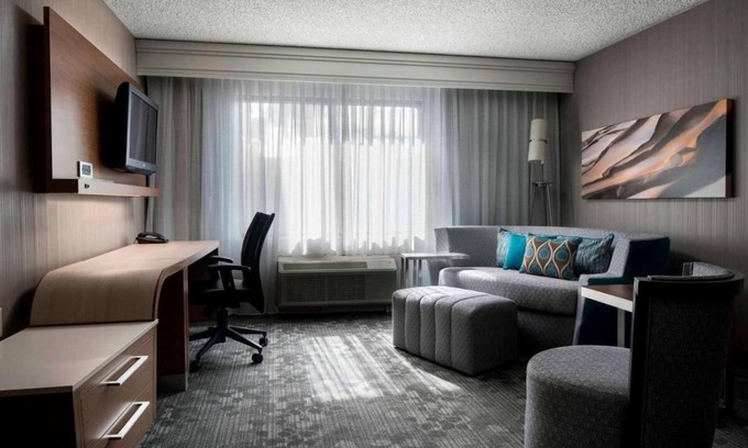 Tempe Hotel | Comfort and Convenience! Four Relaxing Units, Swimming Pool, Pets are Welcome!