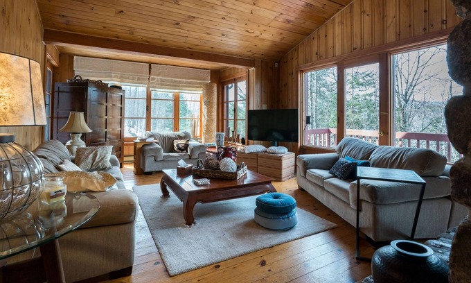 Saint-Sauveur Ski Chalet | Comfortable and Warm Swiss Chalet in Saint Sauveur des Monts, Laurentians