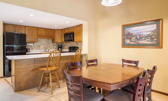 Sapphire Resort | Comfort & Convenience! 2 Spacious Units Near Cashiers Sliding Rock! Free Parking