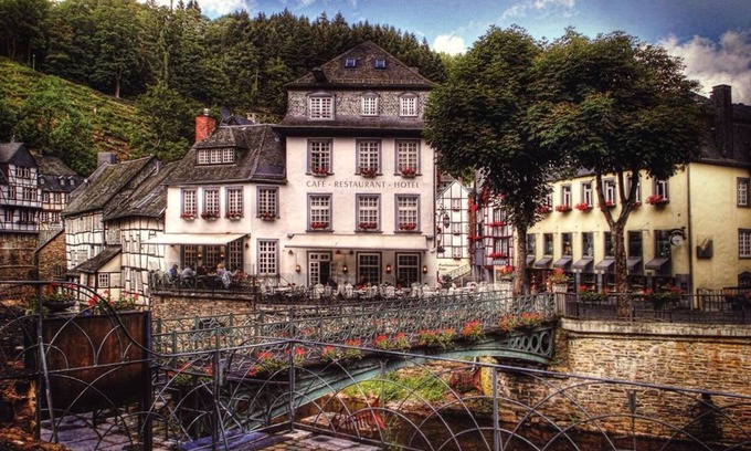 Monschau Hotel | Comfort Double Room Shower /Bath, Toilet - Hotel Horchem GmbH
