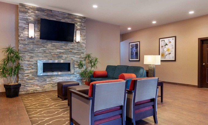 Fayetteville Hotel | Comfort Inn & Suites Fayetteville - University Area