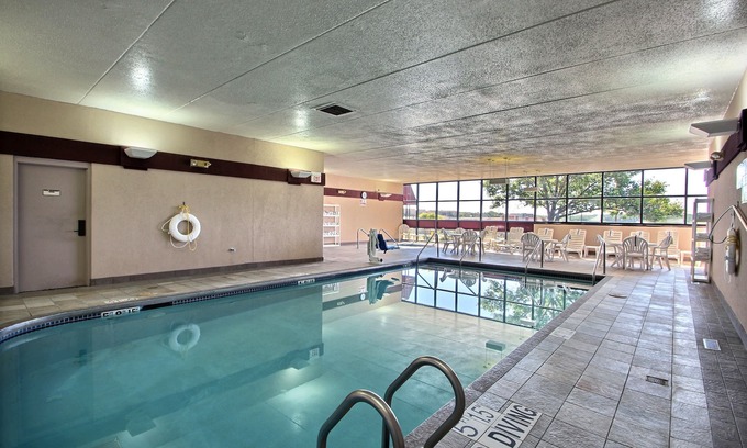 Madison Hotel | Comfort Inn & Suites Madison - Airport