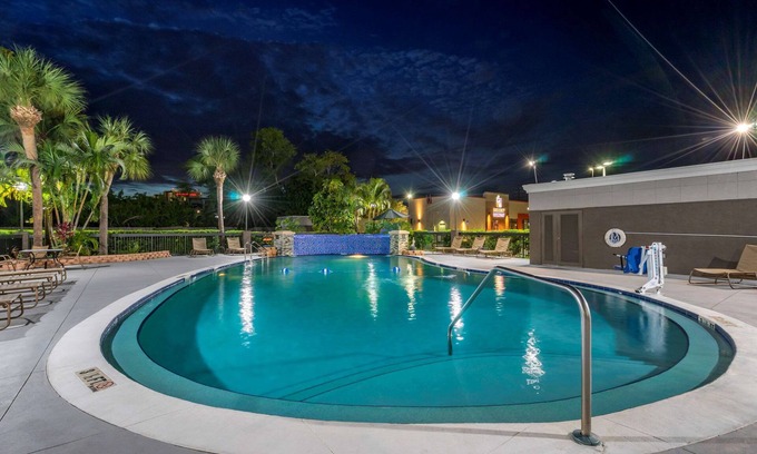 Clearwater Hotel | Comfort Inn & Suites St. Pete - Clearwater International Airport