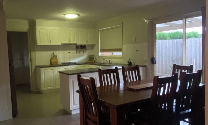 Warrnambool Apartment | Comfort on Moore Is a two bedroom fully furnished Apartment and is dog friendly