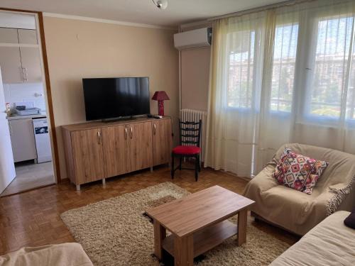 Novi Beograd Apartment | Comfort & Style Panoramic Urban Retreat