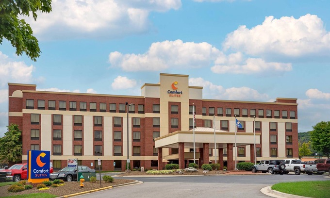 Skyland Hotel | Comfort Suites Outlet Center
