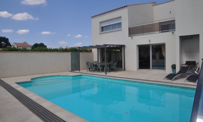 Saint-Vincent-sur-Jard Villa | Comfortable villa, indoor pool, sauna, park, St Vincent s/Jard 85 5 Keys
