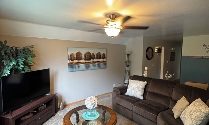 Oshkosh House | Comfortable 2 Bedroom Unit Near Wittman Airport and Lake Access!