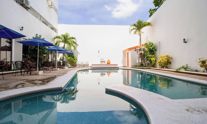 Merida Municipality Hotel | Comfortable 2 Double Room w/Pool Access and Relaxing Garden in Mérida Centro