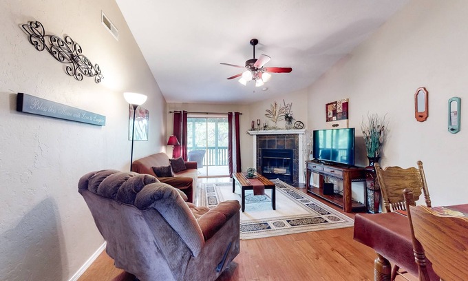Table Rock Condo | Comfortable, 2nd-floor condo with balcony, washer/dryer, pools, & clubhouse