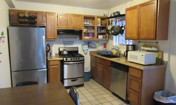 Temescal Apartment | Comfortable 3 bedroom in "Hip" Temescal