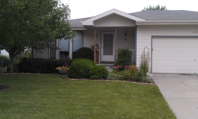 Lincoln House | Comfortable 3BR home in SW Lincoln. Close to downtown! Self Check In, sleeps 8